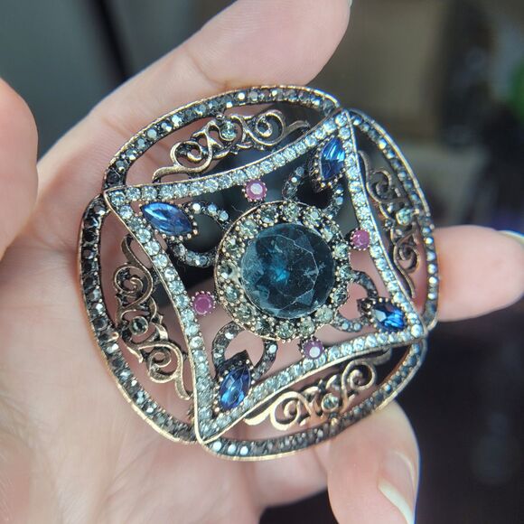 3 RARE Rara Avis Iris Apfel Murder On Orient Express Brooch Gold READ Tone - Picture 12 of 15